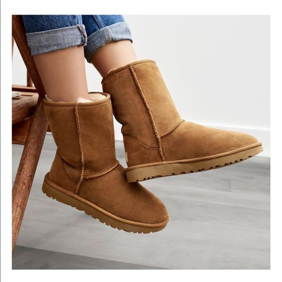 UGG Classic Shearling Lined Short Boot - Picture 3 of 7